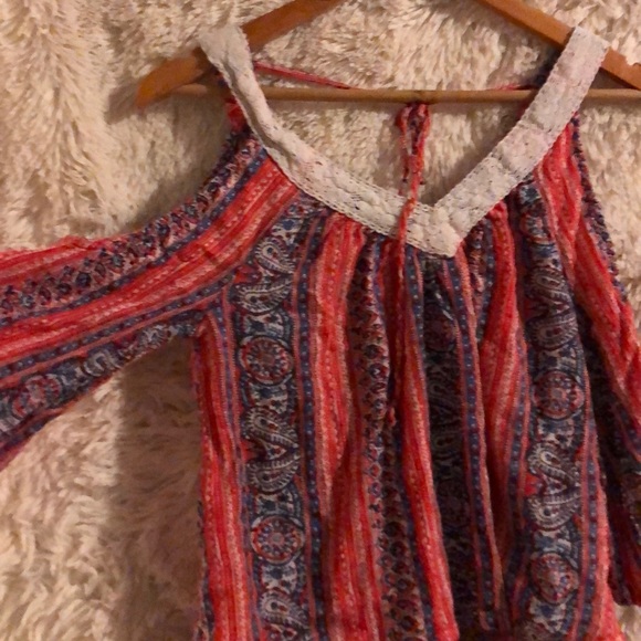 Hollister open shoulder shirt - Picture 3 of 4